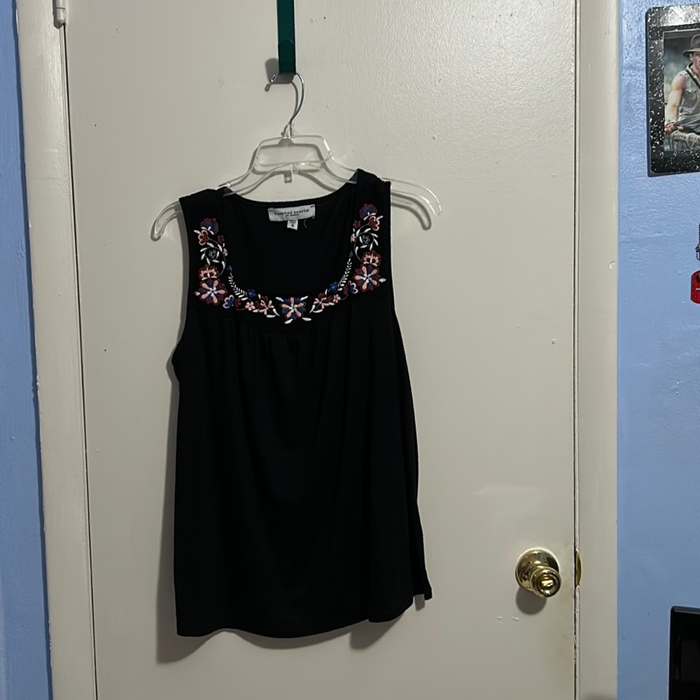 Tempted Hearts Los Angeles XL Embroided Floral Black Sleeveless Shirt